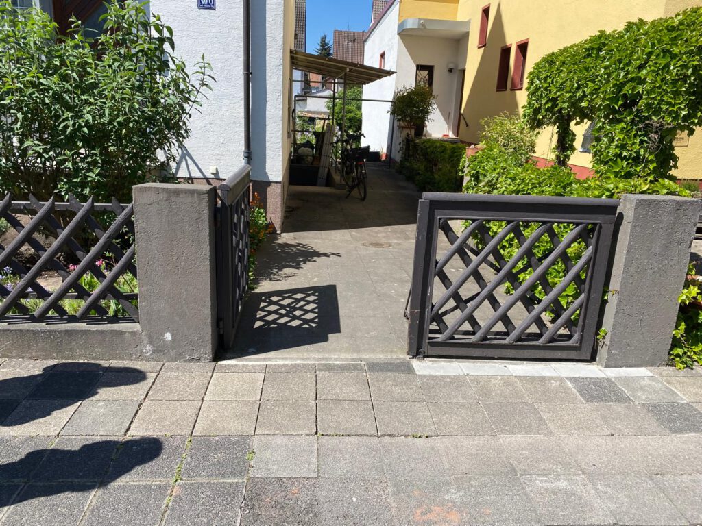 Einfahrt vor der Verbereiterung